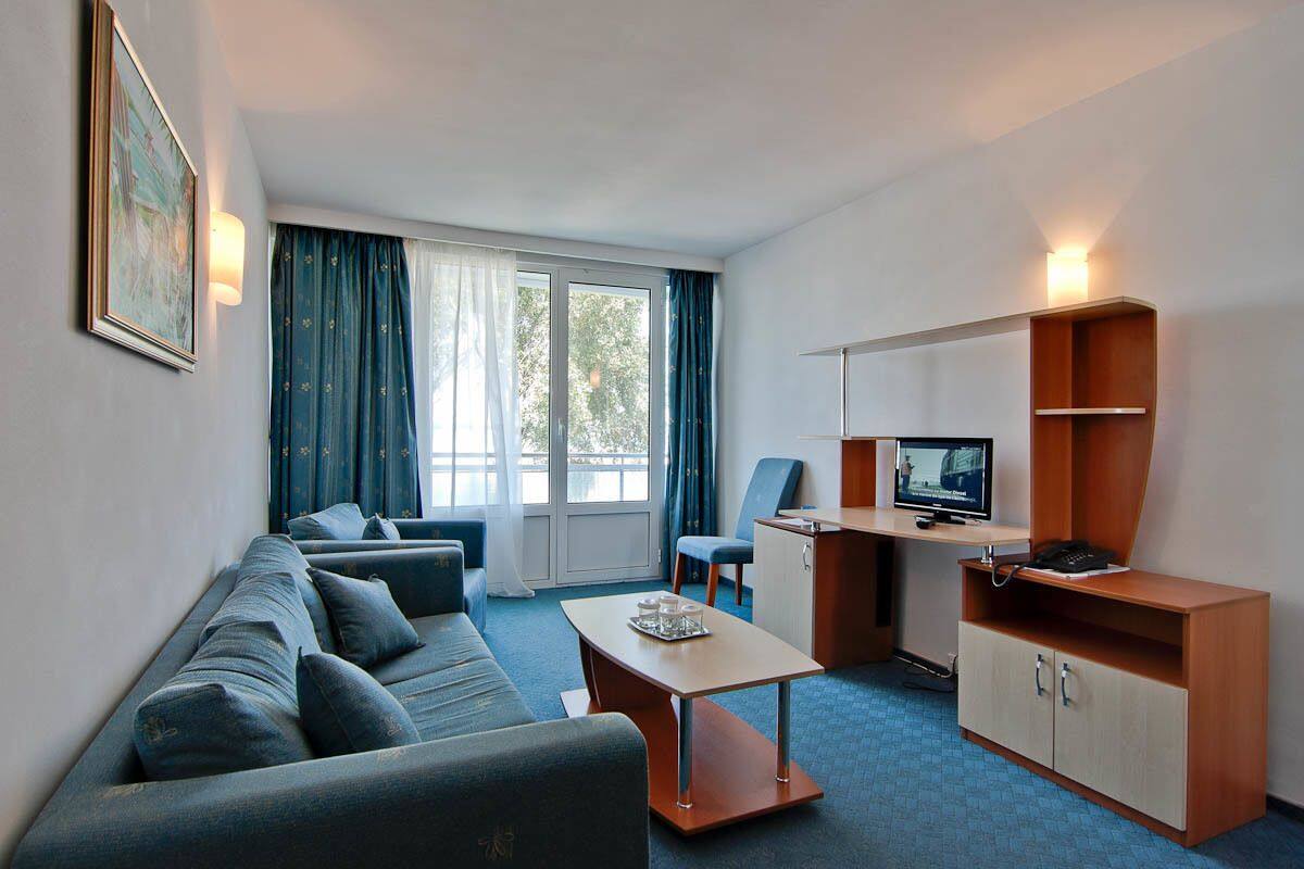Apartment, 1 Bedroom | Living room | TV