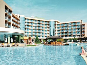 Outdoor pool - Tiara Beach (Sunny Beach)