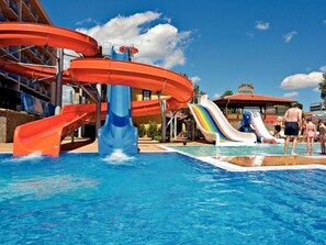 Outdoor pool - Tiara Beach (Sunny Beach)