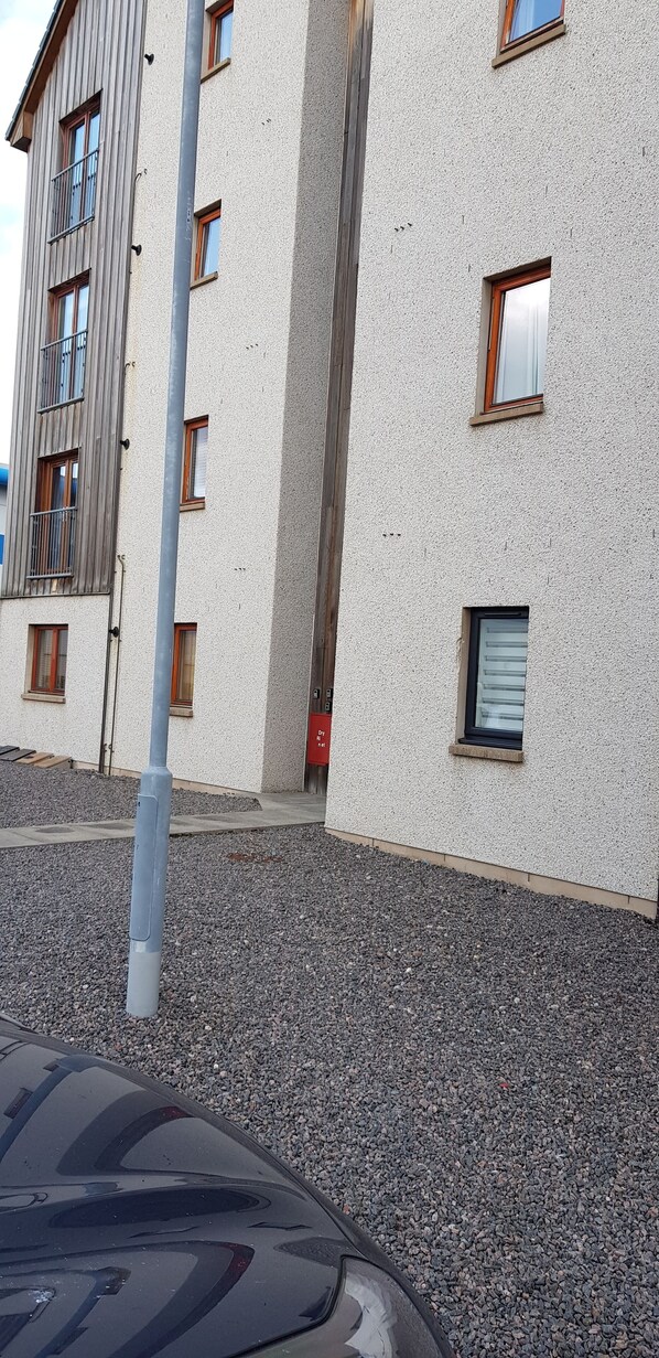 Vista frontal de la propiedad