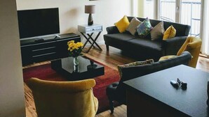 46-inch Smart TV with digital channels, TV, DVD player - Aberfeldy Lodge (Inverness)