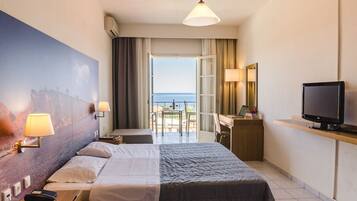 Suite | Seprai premium, brankas, meja kerja, dan kedap suara