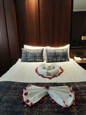 Standard Double Room | Minibar, individually furnished, desk, blackout drapes - Green Anka Hotel (Istanbul)