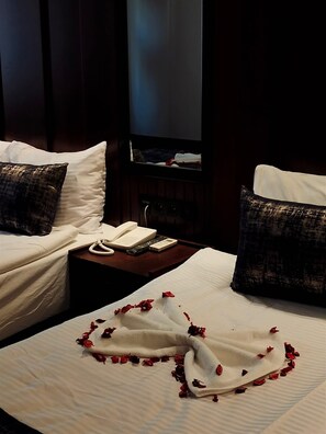 Minibar, individually furnished, desk, blackout curtains - Green Anka Hotel (Istanbul)