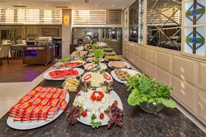 Free daily buffet breakfast