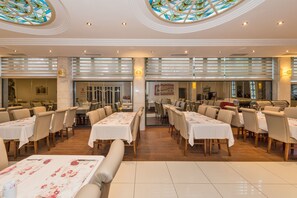 Breakfast, lunch and dinner served - Green Anka Hotel (Istanbul)