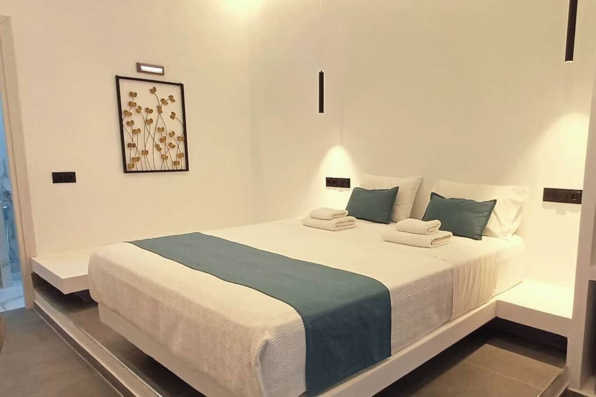Superior Double Ground Floor Garden View | 1 phòng ngủ, màn/rèm cản sáng, phòng cách âm