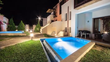 Apartment with Small Swimming Pool Garden View | Näkymä huoneesta