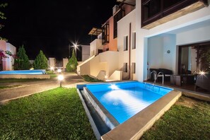 Apartment with Small Swimming Pool Garden View | 客房景觀