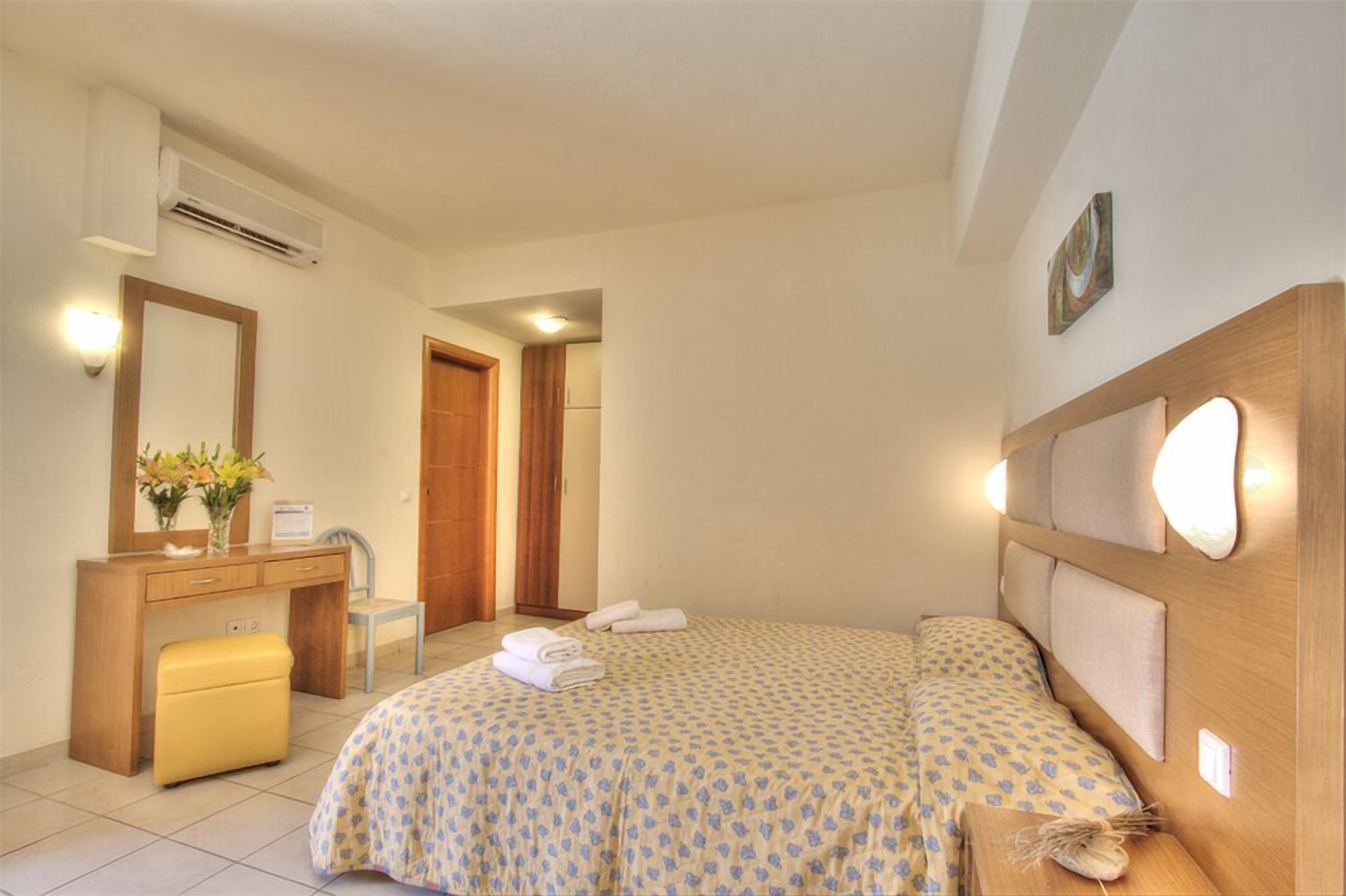 Cortines opaques i habitacions insonoritzades 