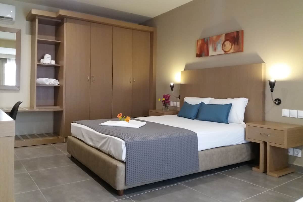 Superior A Garden View | 1 phòng ngủ, màn/rèm cản sáng, phòng cách âm
