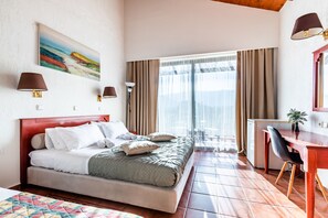 Rideaux occultants, chambres insonorisées, fer et planche à repasser