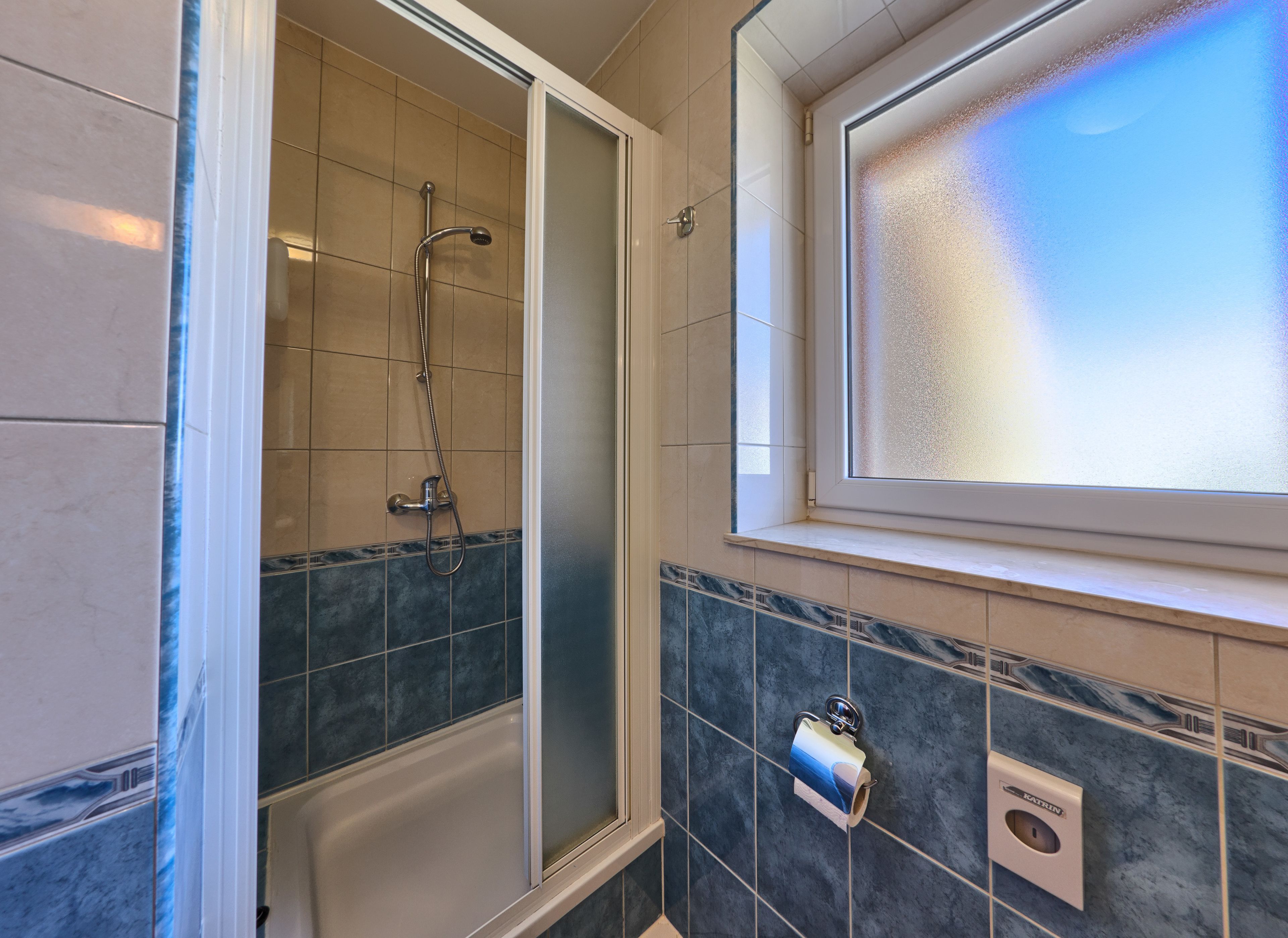 comfort triple room, sea view | bathroom | shower, free toiletries, hair dryer, bathrobes