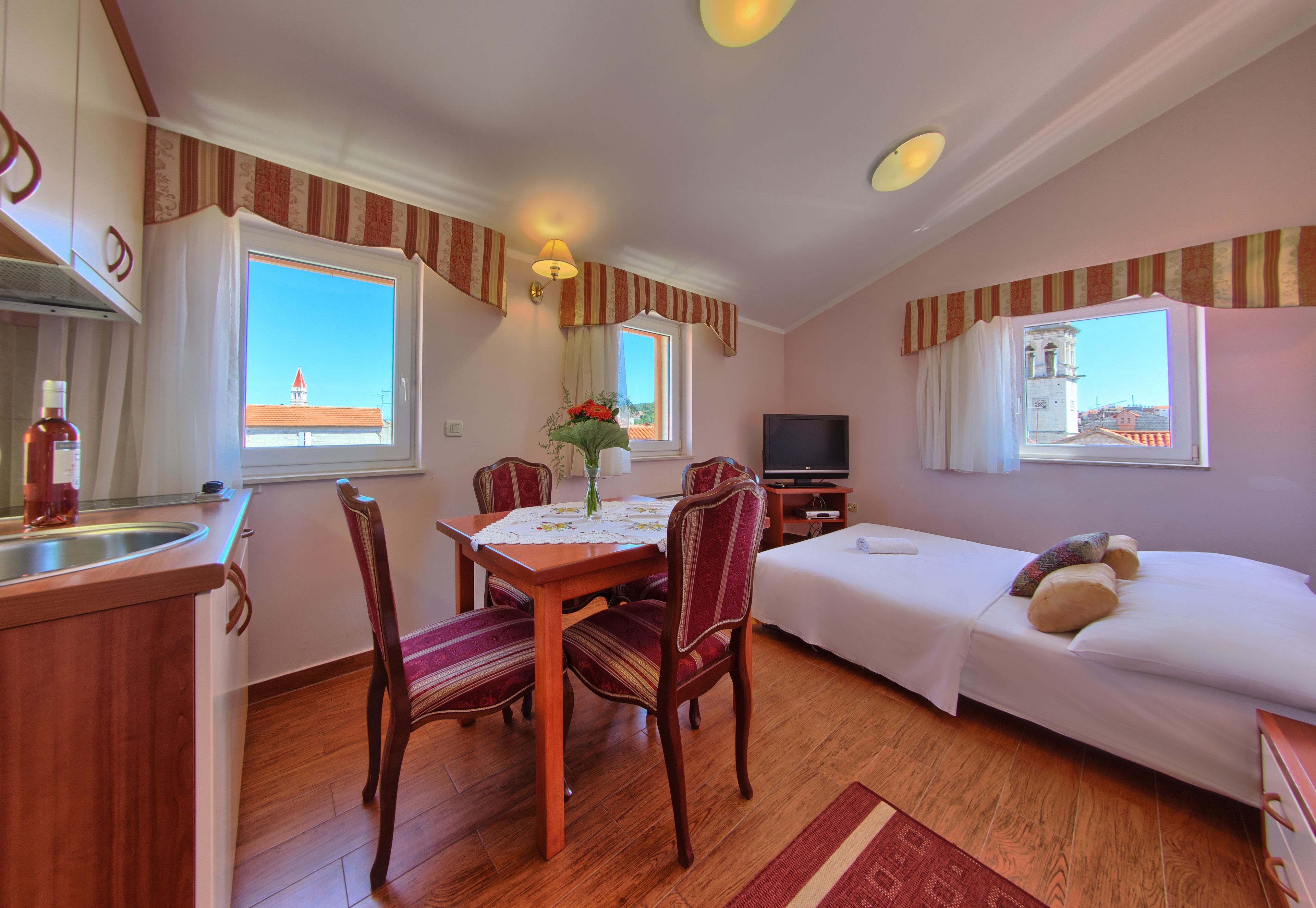 family room, sea view | private kitchen | fridge, stovetop, cookware/dishes/utensils