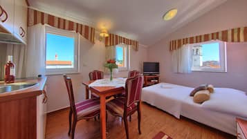 Family Room, Sea View | Private kitchen | Fridge, stovetop, cookware/dishes/utensils