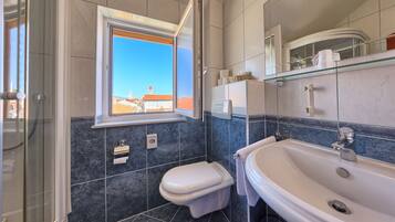 Comfort Double Room, Sea View | Bathroom | Shower, free toiletries, hair dryer, bathrobes