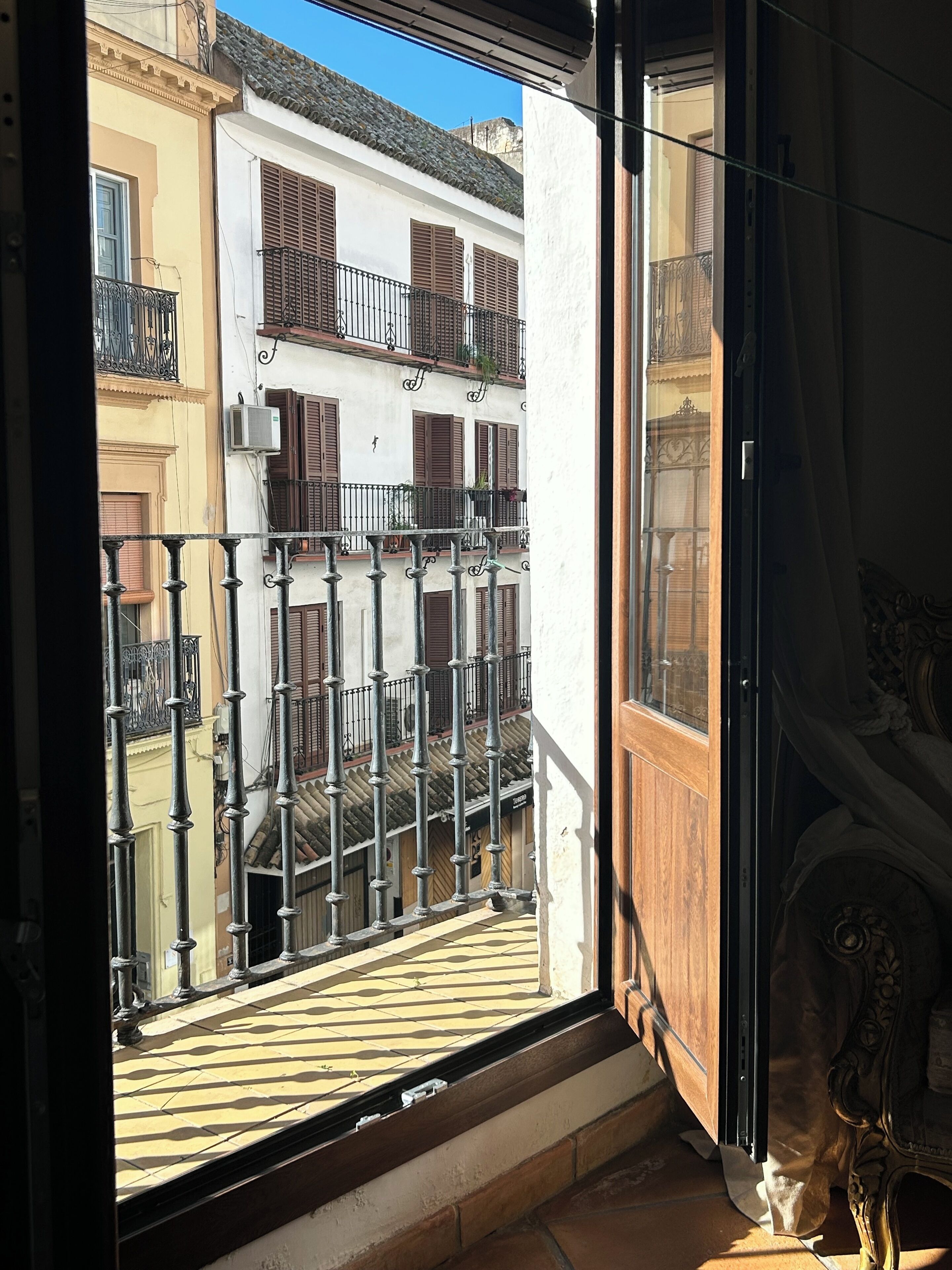 deluxe suite, balcony, city view | city view