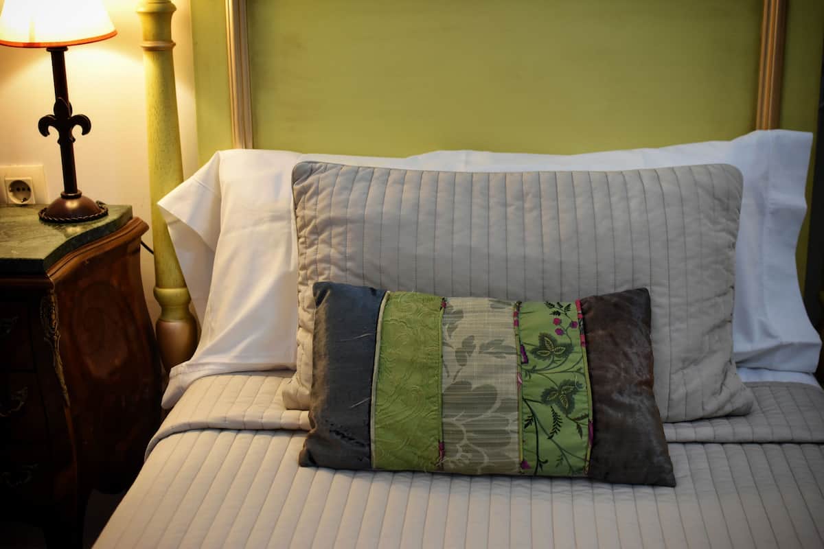 Habitación individual | Ropa de cama de alta calidad y caja de seguridad en la habitación