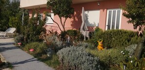 Sistema de insonorización, tabla de planchar con plancha y wifi gratis 