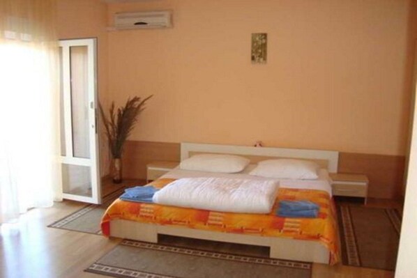 Soundproofing, iron/ironing board, free WiFi