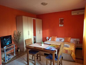 A room with a bed, a desk with a chair, a television, and a wardrobe. - Villa Luketa (Podstrana)