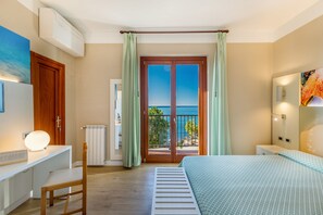 Egyptian cotton sheets, Select Comfort beds, in-room safe, desk - Hotel El Balear (Alghero)