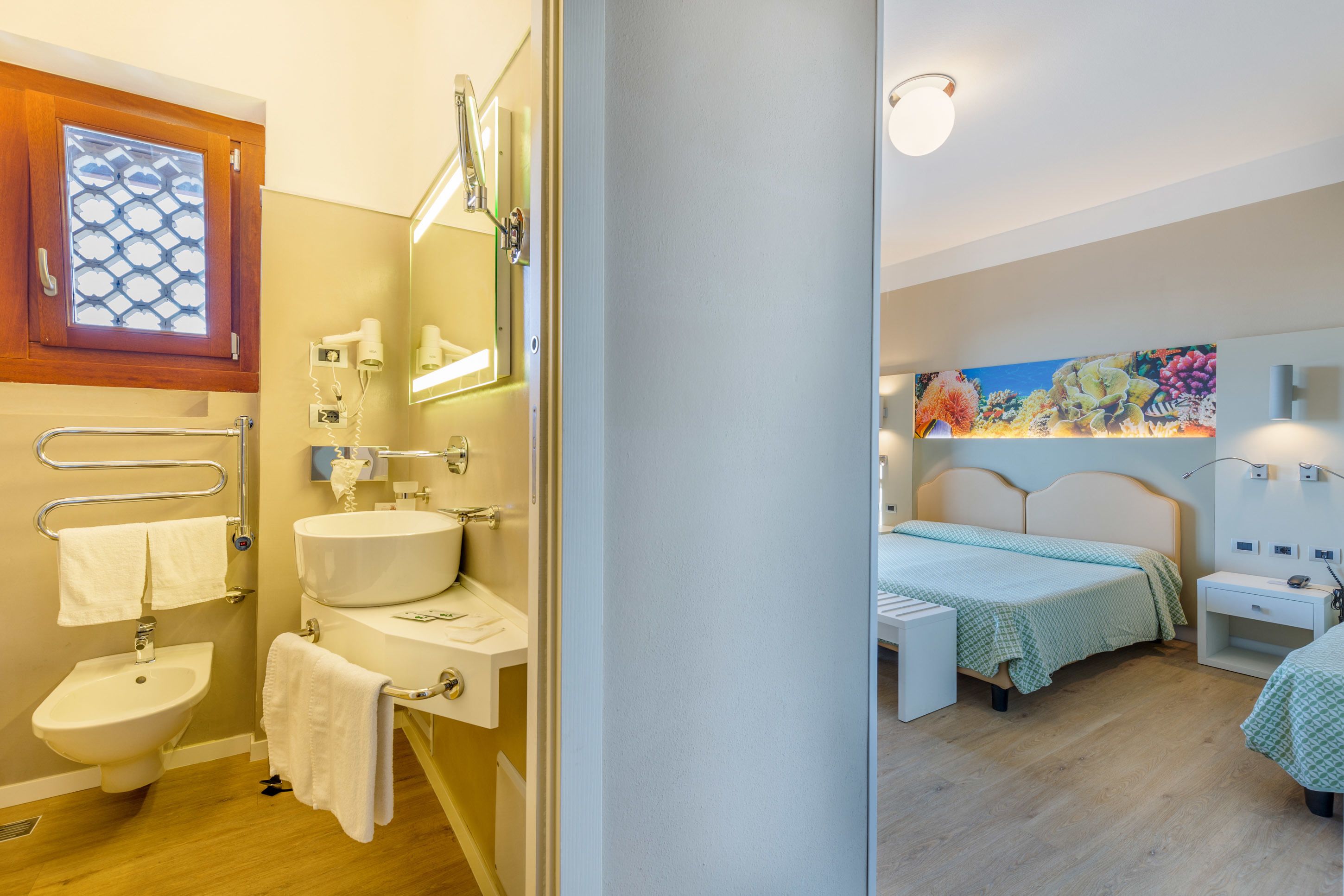 1 bedroom, egyptian cotton sheets, select comfort beds, in-room safe