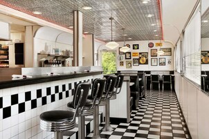 Desayuno a la carta todos los días (con cargo)