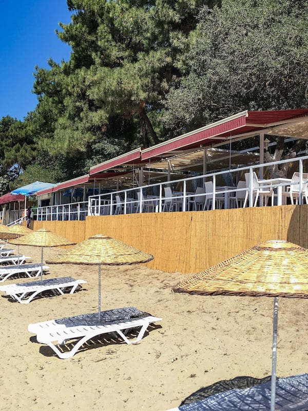 Plage privée, cabines gratuites, navette pour la plage, chaises longues