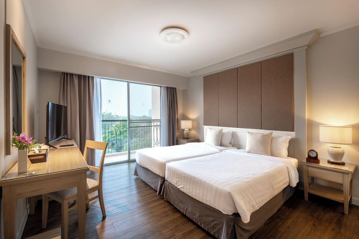 Premier Suite, 2 Bedrooms | In-room safe, WiFi (free), bed sheets