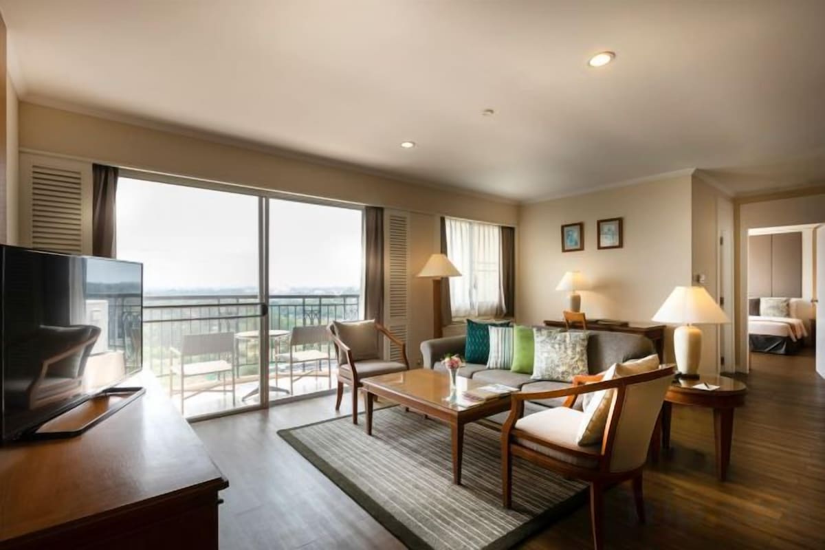 Living area | Flat-screen TV, DVD player