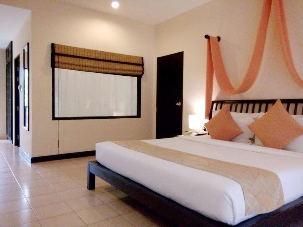 In-room safe, free cribs/infant beds, rollaway beds, bed sheets