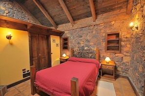 Desk, blackout drapes, cribs/infant beds, rollaway beds - Hotel Rural Caserio Los Partidos (El Tanque)