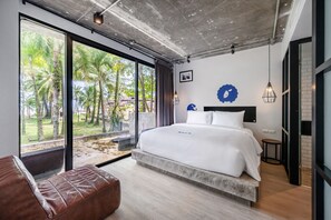 Family Double Room, 1 Bedroom | Minibar, in-room safe, desk, rollaway beds