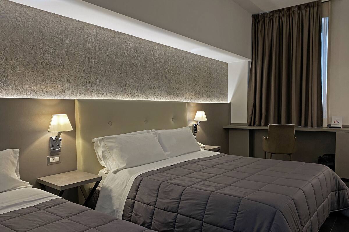 Ropa de cama de alta calidad, minibar, caja fuerte y escritorio