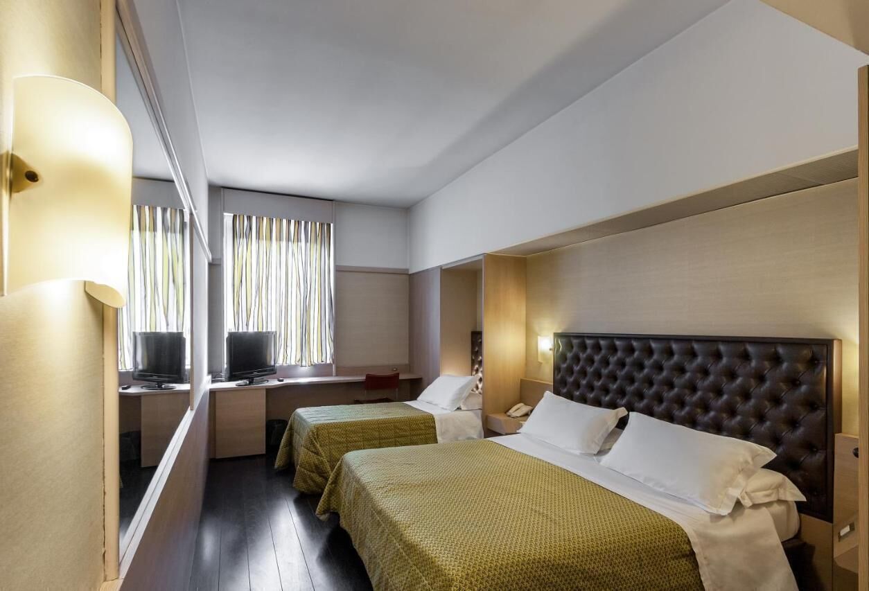 Ropa de cama de alta calidad, minibar, caja fuerte y escritorio