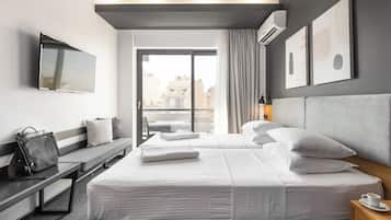 Sábanas de algodón egipcio y caja de seguridad en la habitación