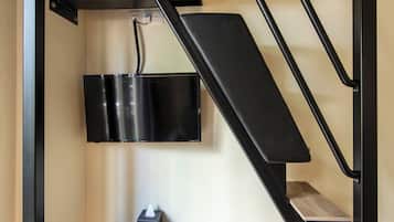 Deluxe Loft, 1 Double Bed | 1 bedroom, desk, free WiFi, bed sheets