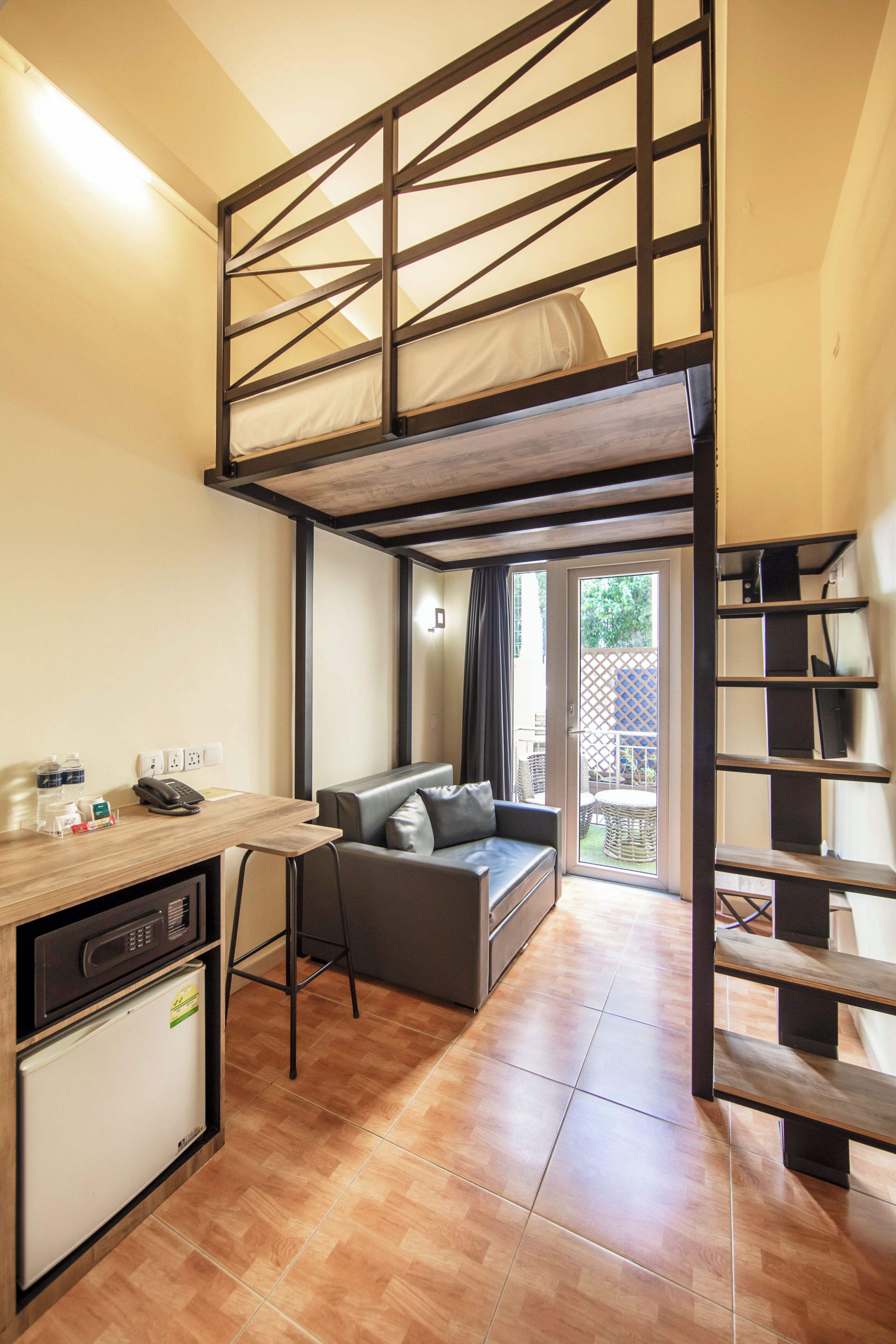 Escritorio, wifi gratis y ropa de cama 