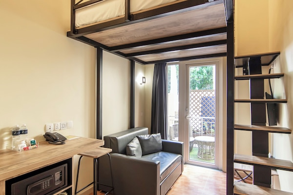 Deluxe Loft, 1 Double Bed | Desk, WiFi (free), bed sheets