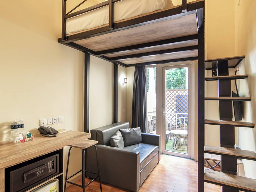 Escritorio, wifi gratis y ropa de cama