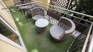 Deluxe Loft, 1 Double Bed | 1 bedroom, desk, free WiFi, bed sheets