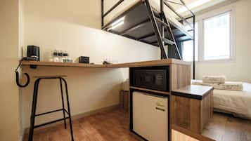 Superior Triple Room | 1 bedroom, desk, free WiFi, bed sheets