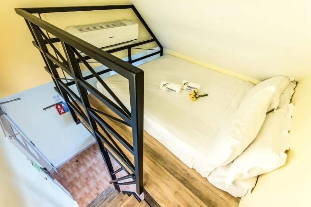 1 bedroom, desk, free WiFi, bed sheets