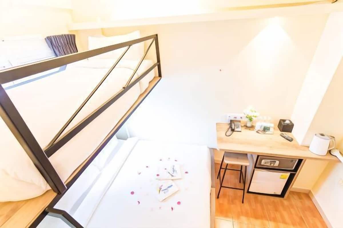 1 bedroom, desk, free WiFi, bed sheets
