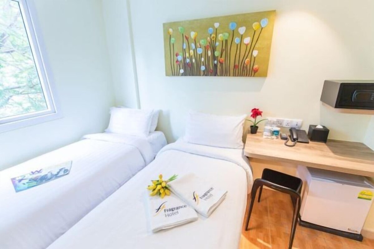 Escritorio, wifi gratis y ropa de cama 