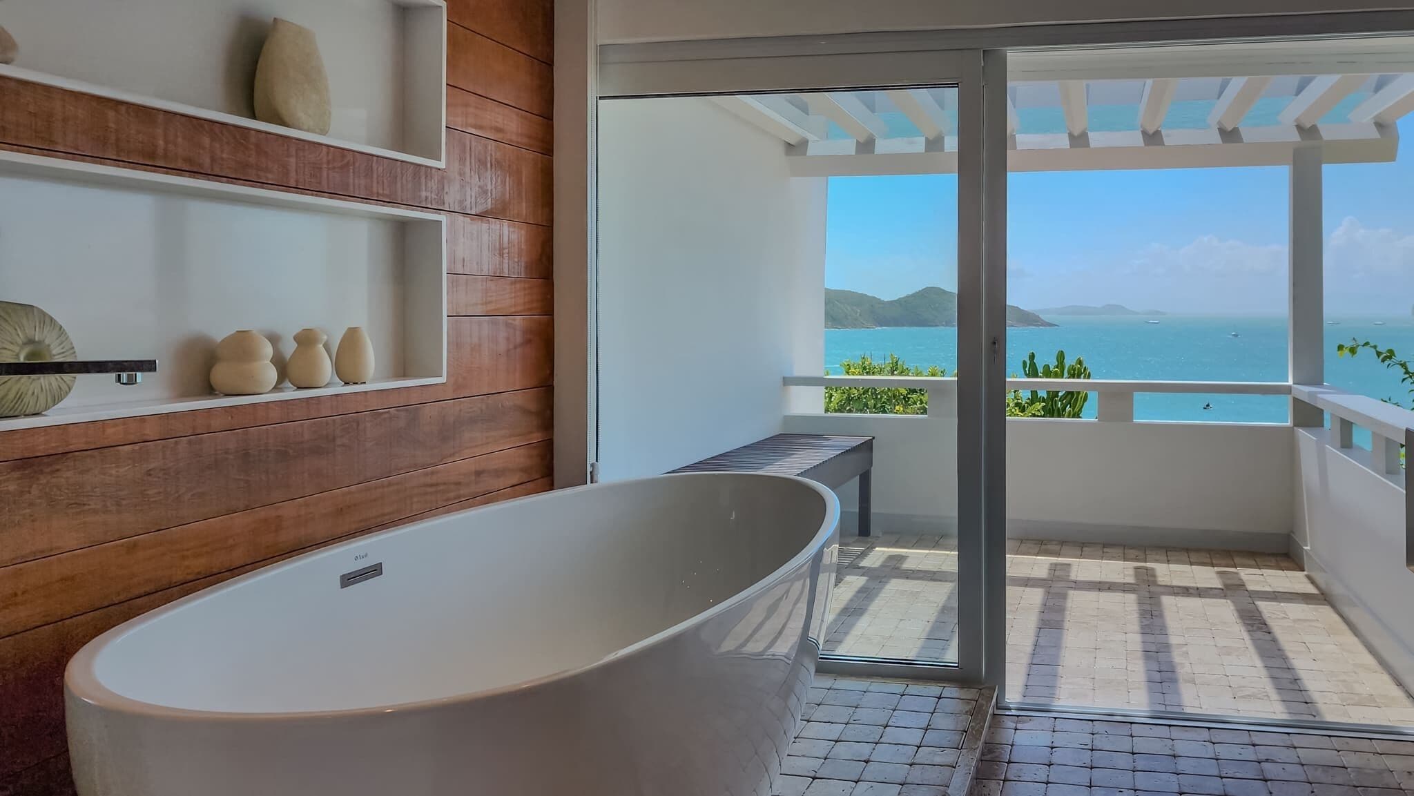 Premium-huone, merinäköala | Kylpyhuone | Hiustenkuivaaja, pyyhkeet