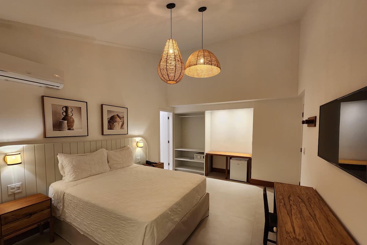 Minibar, coffres-forts dans les chambres, draps fournis