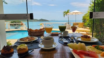 Desayuno completo gratuito y diario