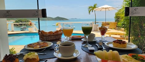 Petit déjeuner complet compris tous les jours